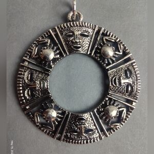 VINTAGE 1973 Sarah Coventry Cancer Zodiac Pendent